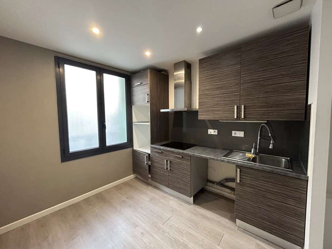 Commerce à MARSEILLE-6E