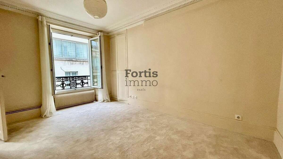 Appartement à PARIS-3E