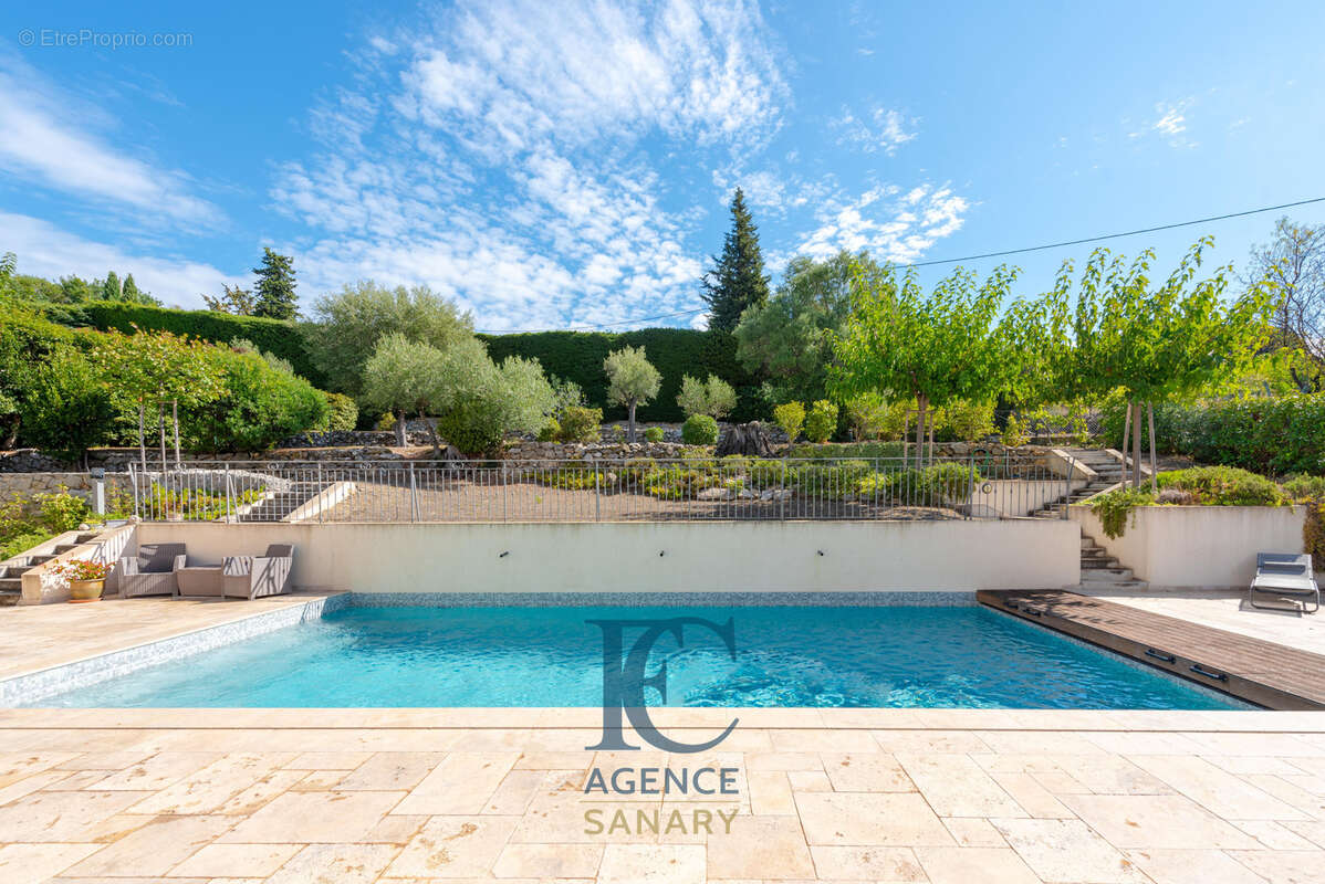 Maison à LE CASTELLET