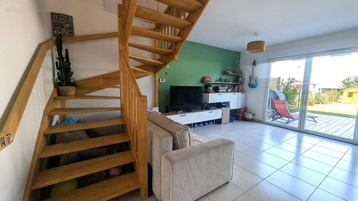 Maison 87 m² à Saint-Etienne-De-Crossey  - photo 3