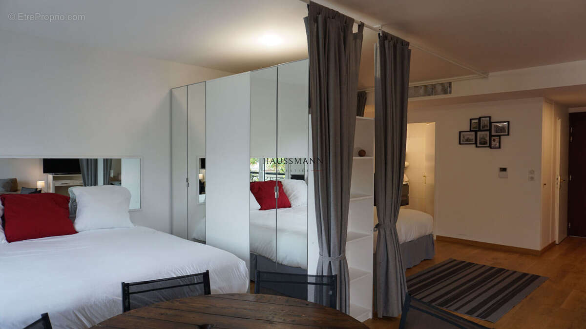 Appartement à NEUILLY-SUR-SEINE