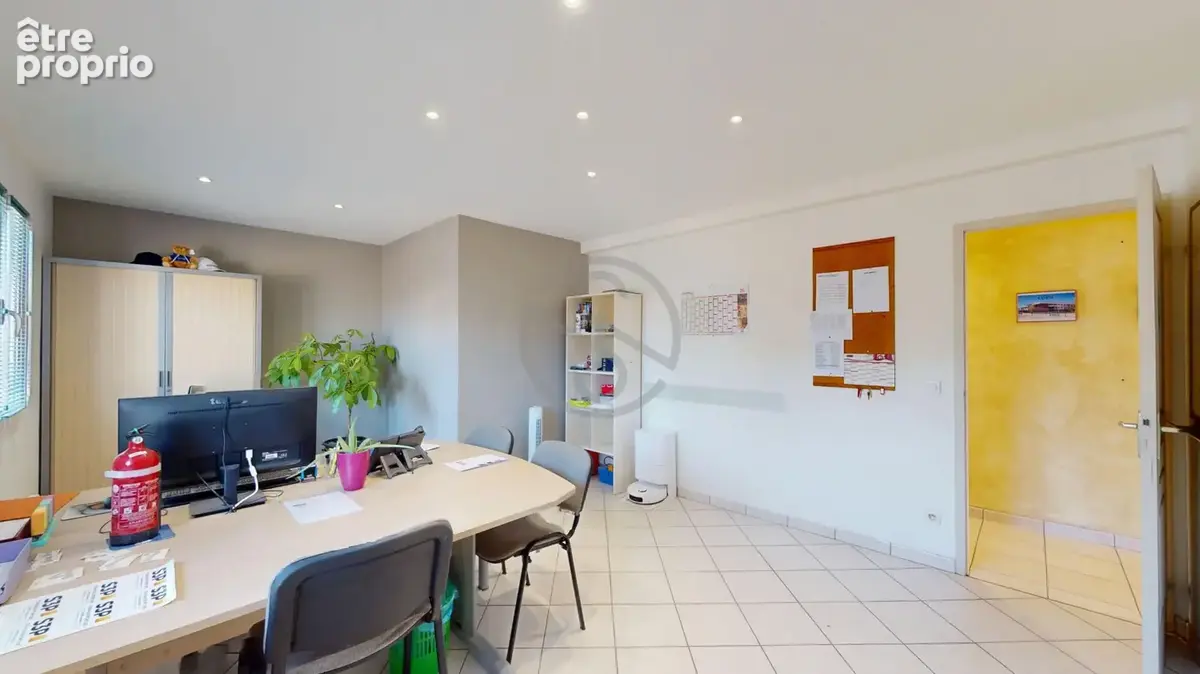 Local d'activité avec bureaux et entrepôt - photo 15