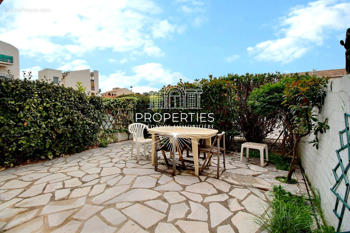 Appartement à LA LONDE-LES-MAURES