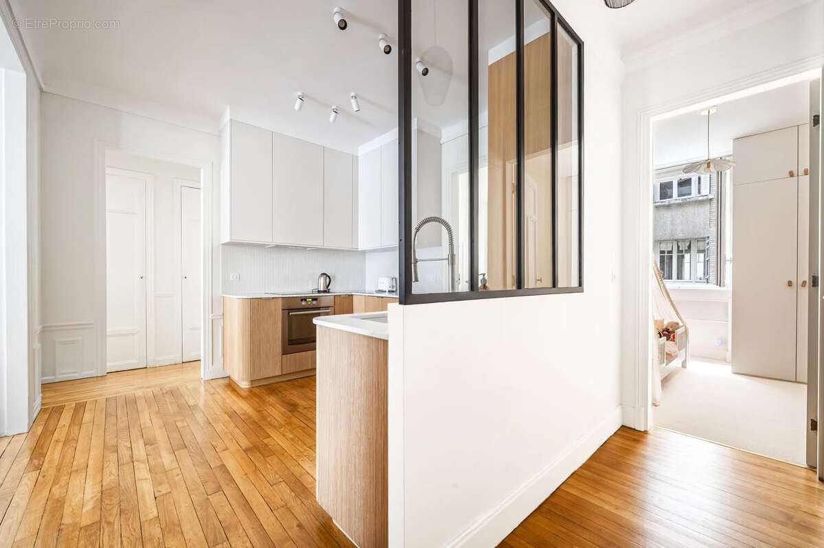 Appartement à PARIS-16E