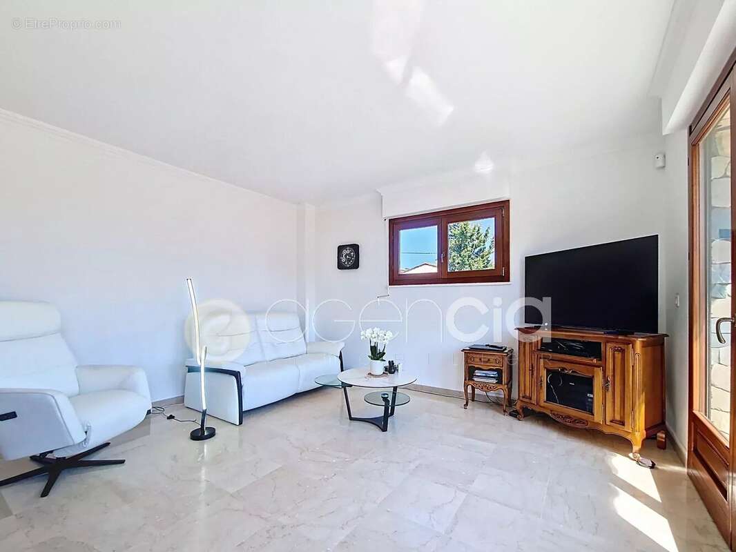 Au  dernier étage d un petit immeuble ! Bel appartement au Cannet quartier Europe  proche  commodités - photo 9
