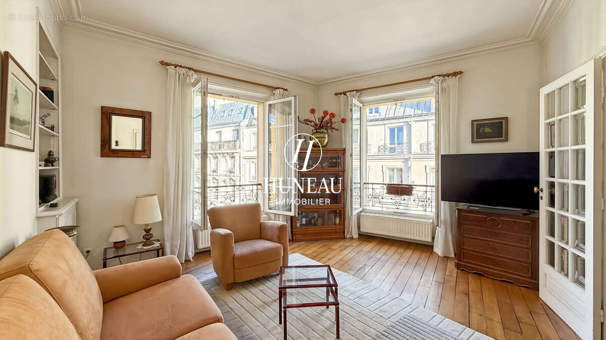 Appartement à PARIS-11E