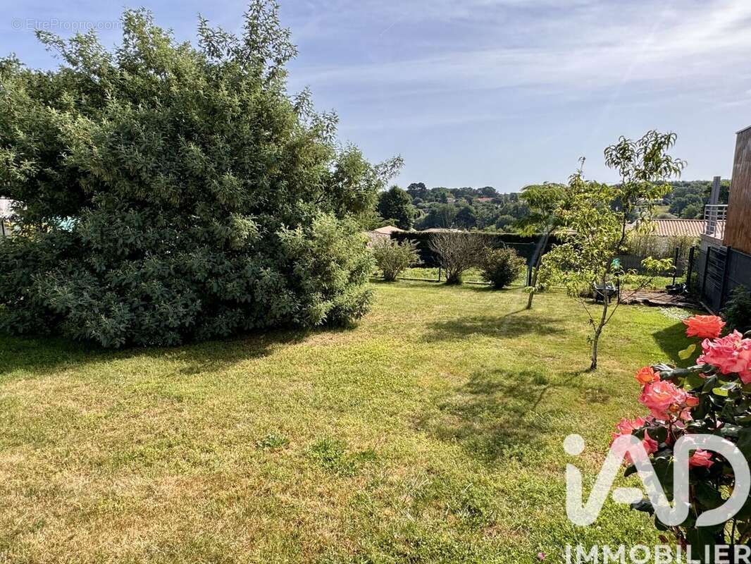 Photo 2 - Maison à POIROUX