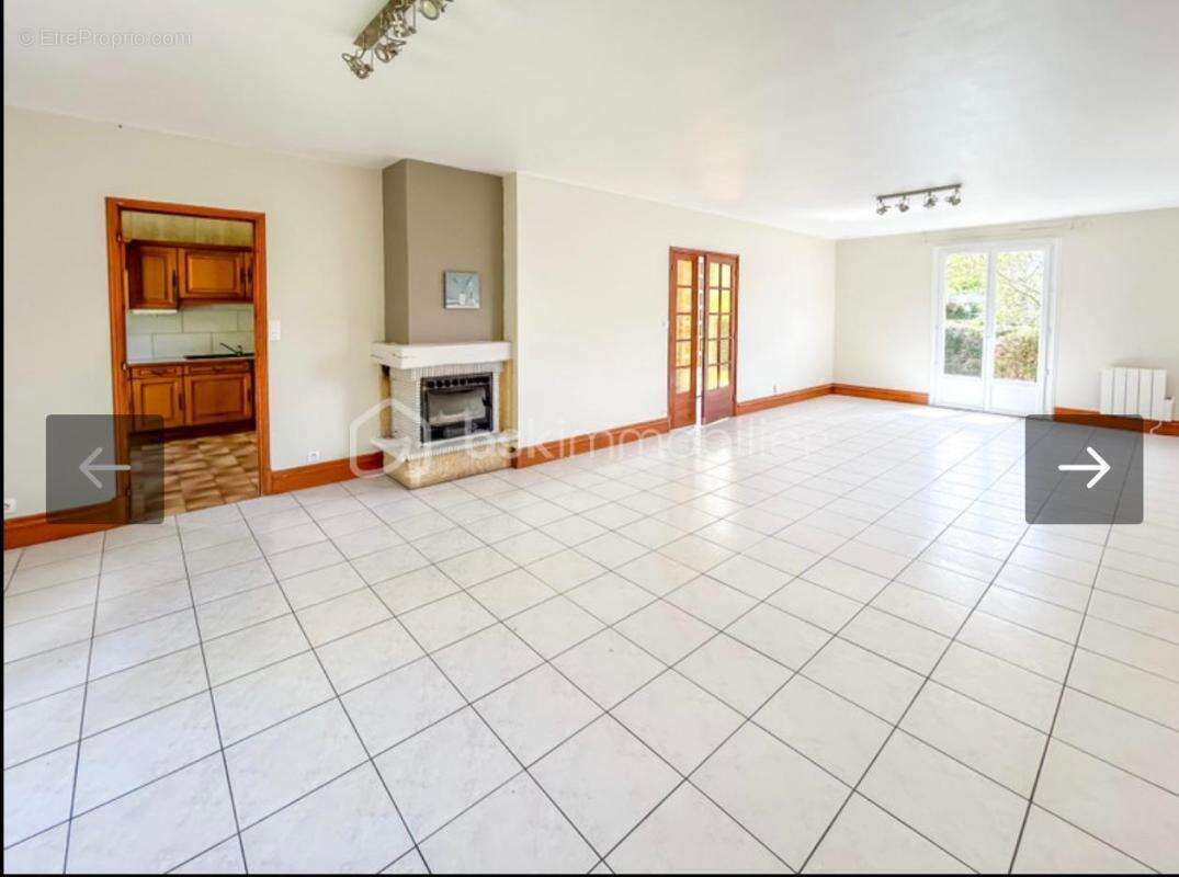 Maison à CHAMPCEVINEL