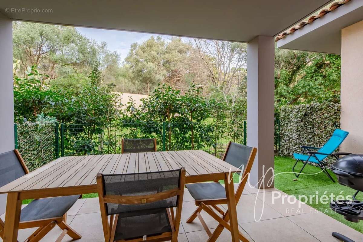 Appartement à BORMES-LES-MIMOSAS