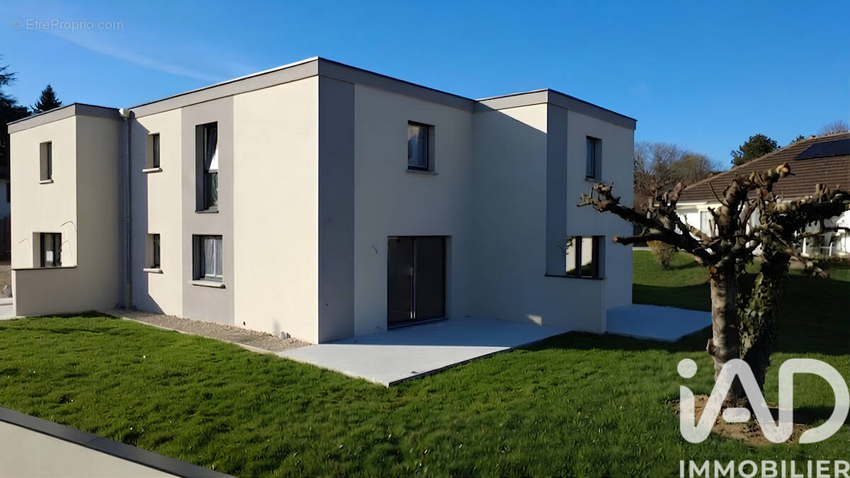 Photo 1 - Maison à ECOLE-VALENTIN