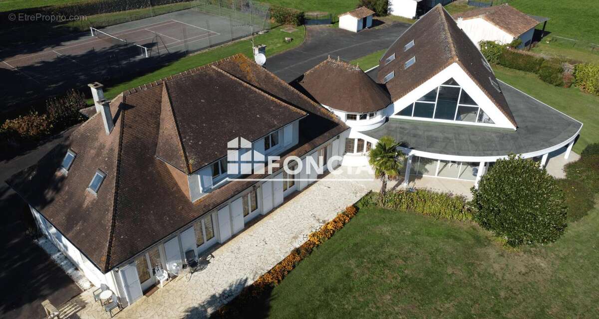 Maison à NIEUIL-L'ESPOIR