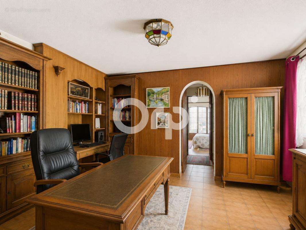 Calme- piscine- garages-grands volumes-localisation - photo 13