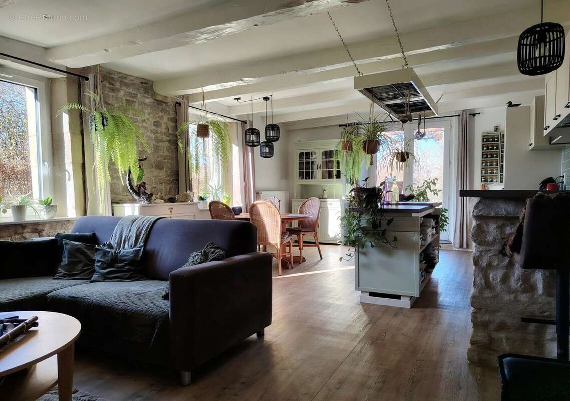 Maison à LA BASSE-VAIVRE