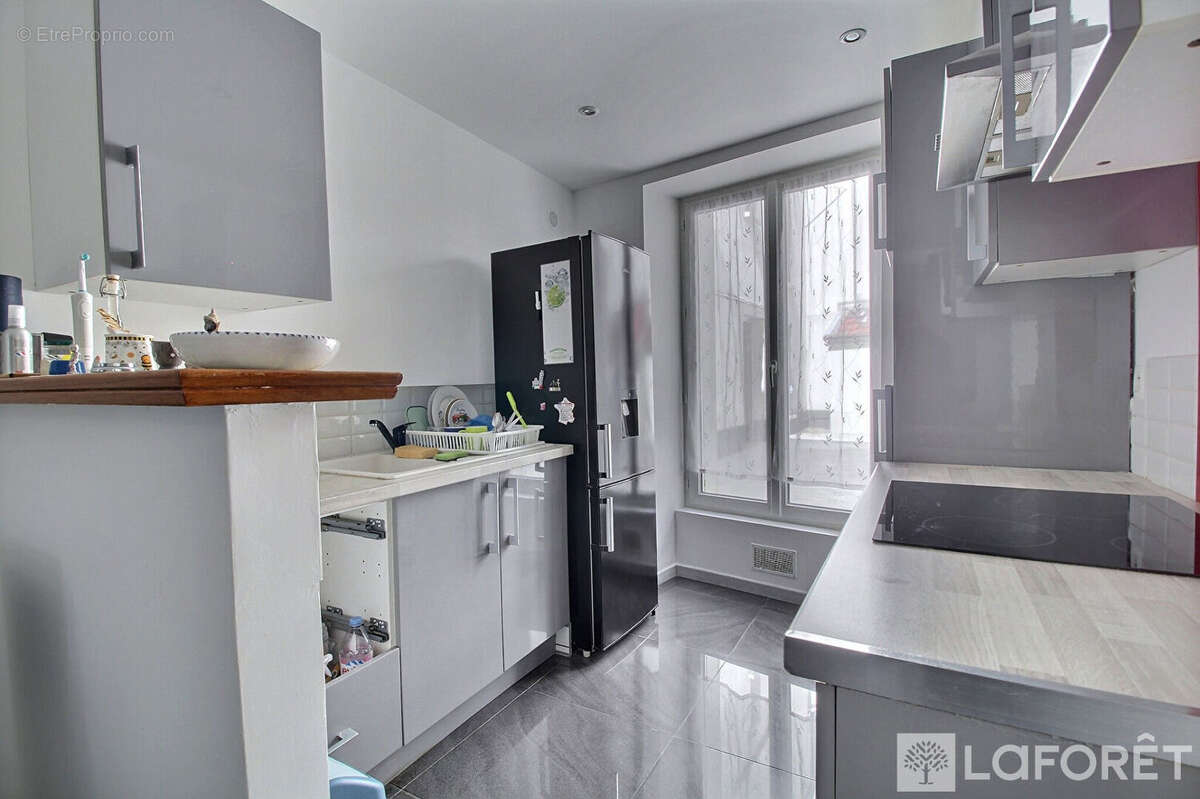 Appartement à LA GARENNE-COLOMBES