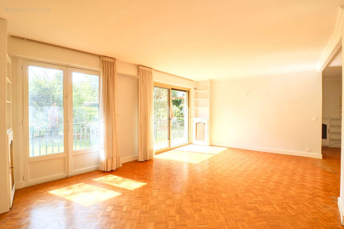 Appartement à LE PLESSIS-ROBINSON