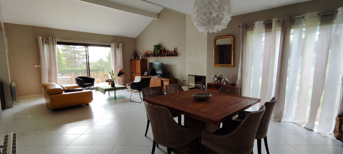 Maison individuelle  avec piscine et grand terrain - photo 6