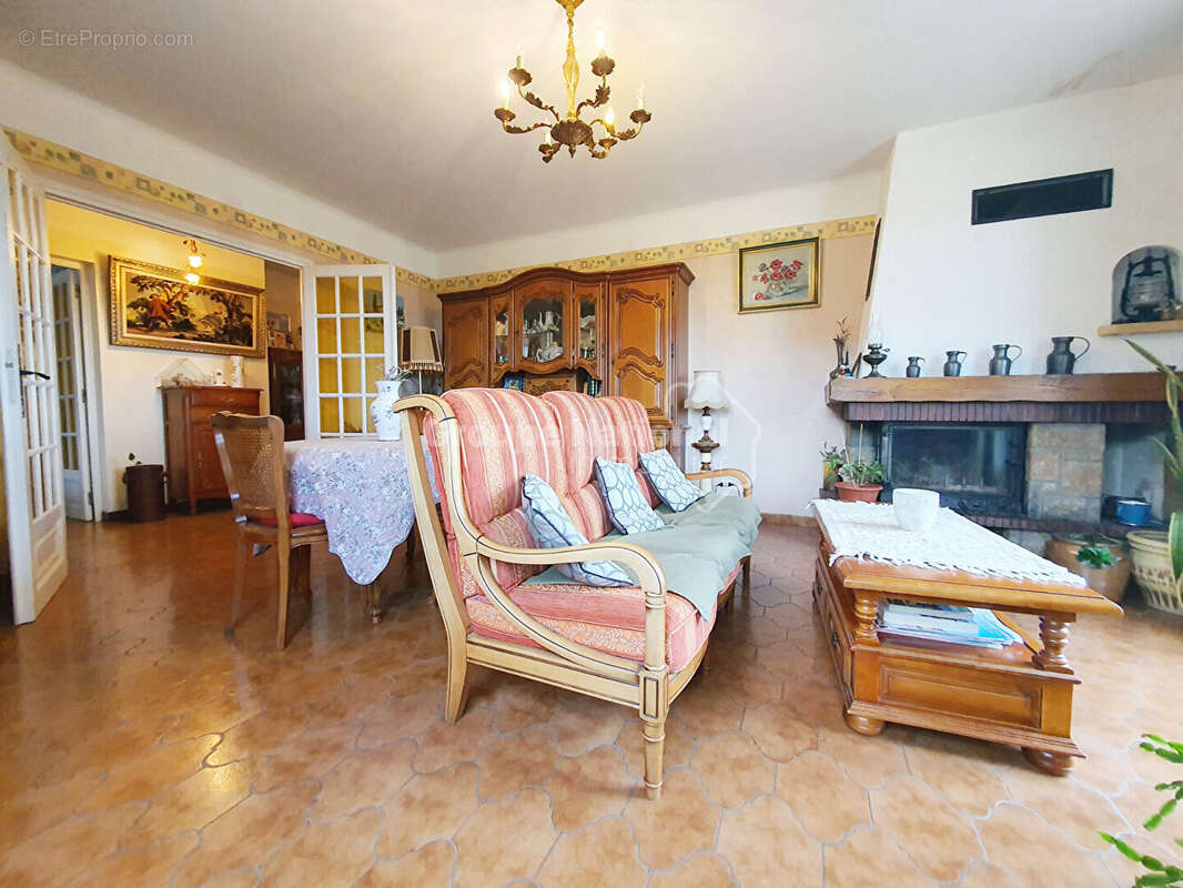 Maison à SAINT-CHAMAS