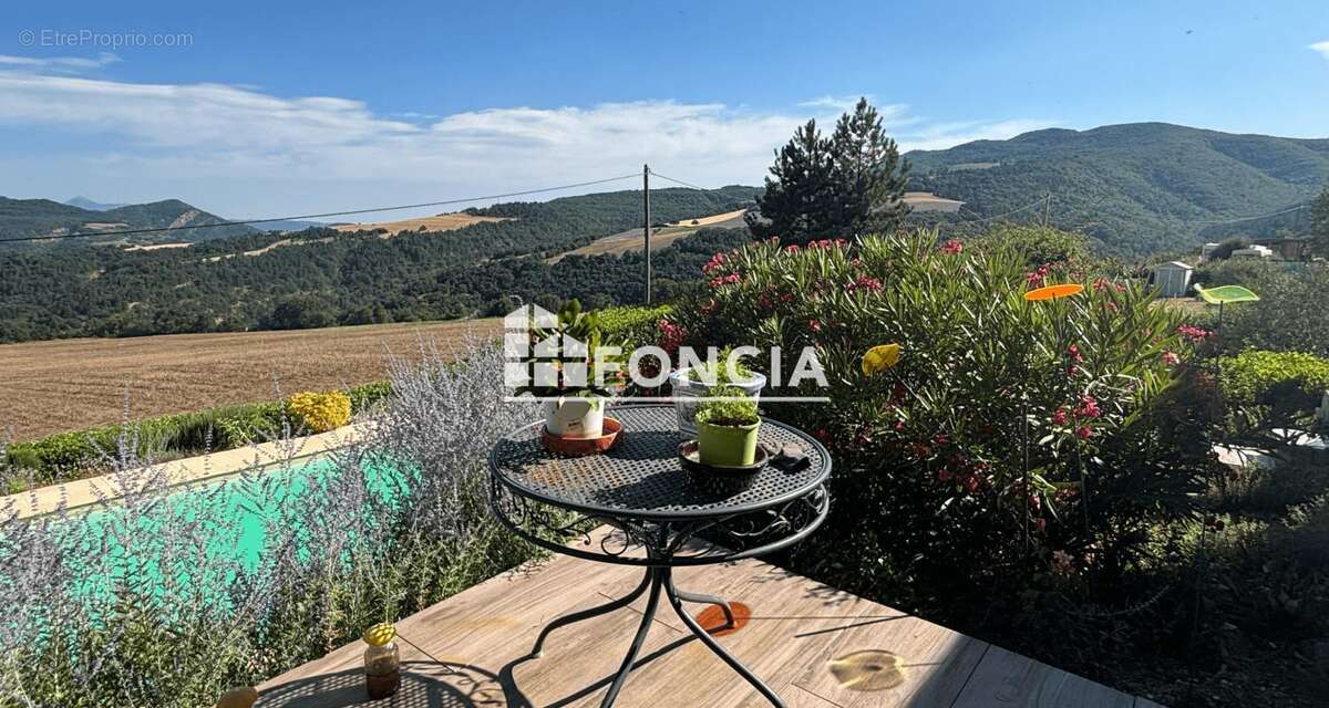 Propriété avec 2 maisons, terrain , piscine - photo 6