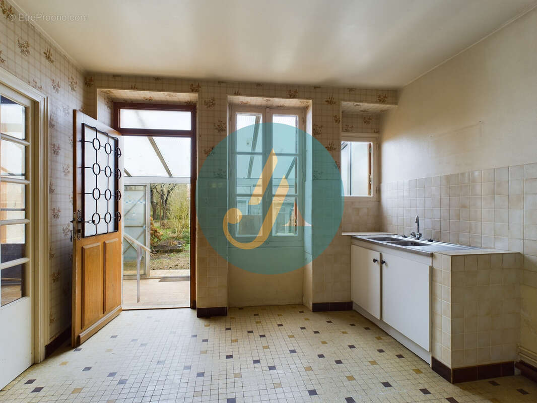 Maison de village polyvalente à Arquian : résidence principale, secondaire ou investissement locatif - photo 10