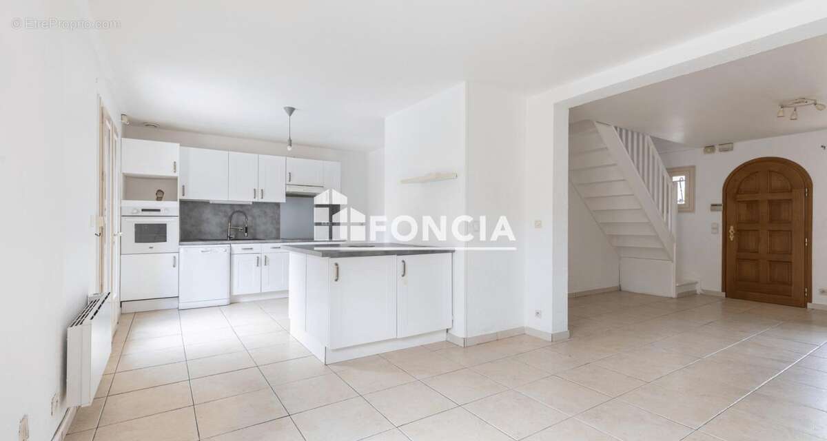 Maison à LE THILLAY