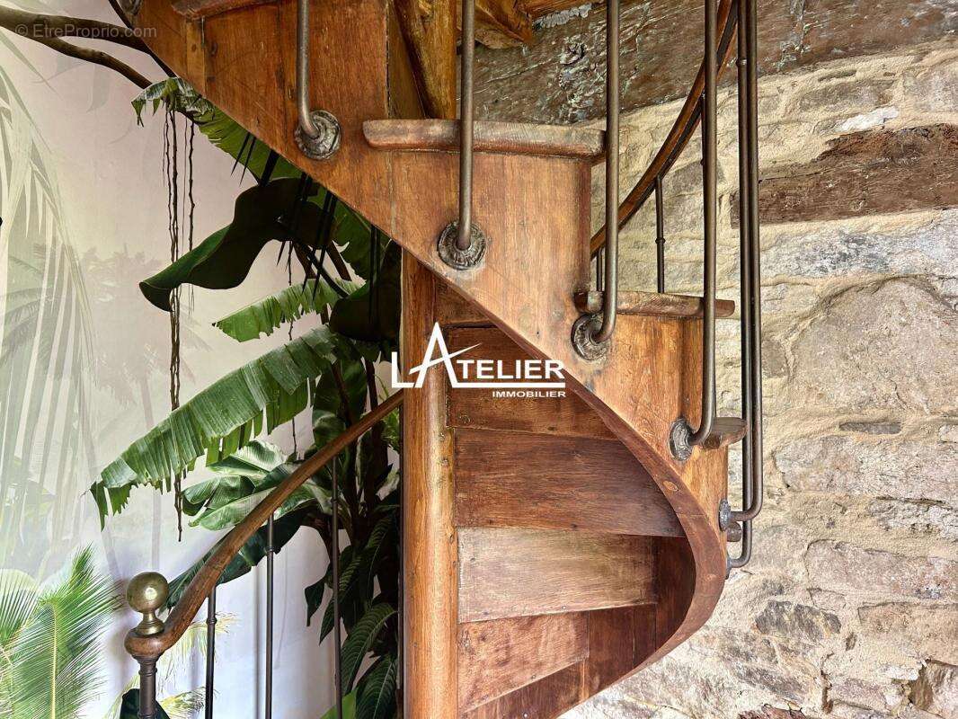 Maison à SAINT-ETIENNE-DE-MONTLUC