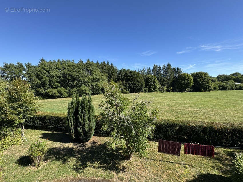 Maison à SAINT-GEORGES-DE-MONS
