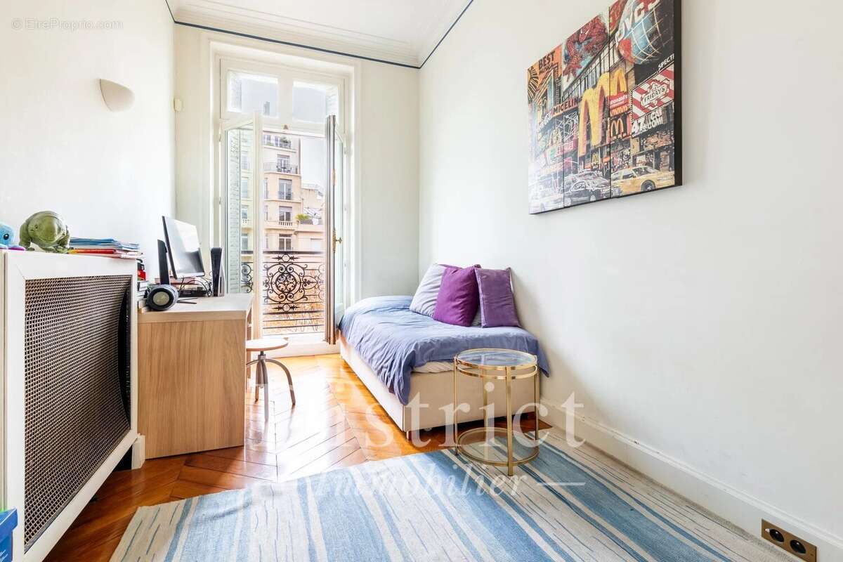 Appartement à PARIS-8E
