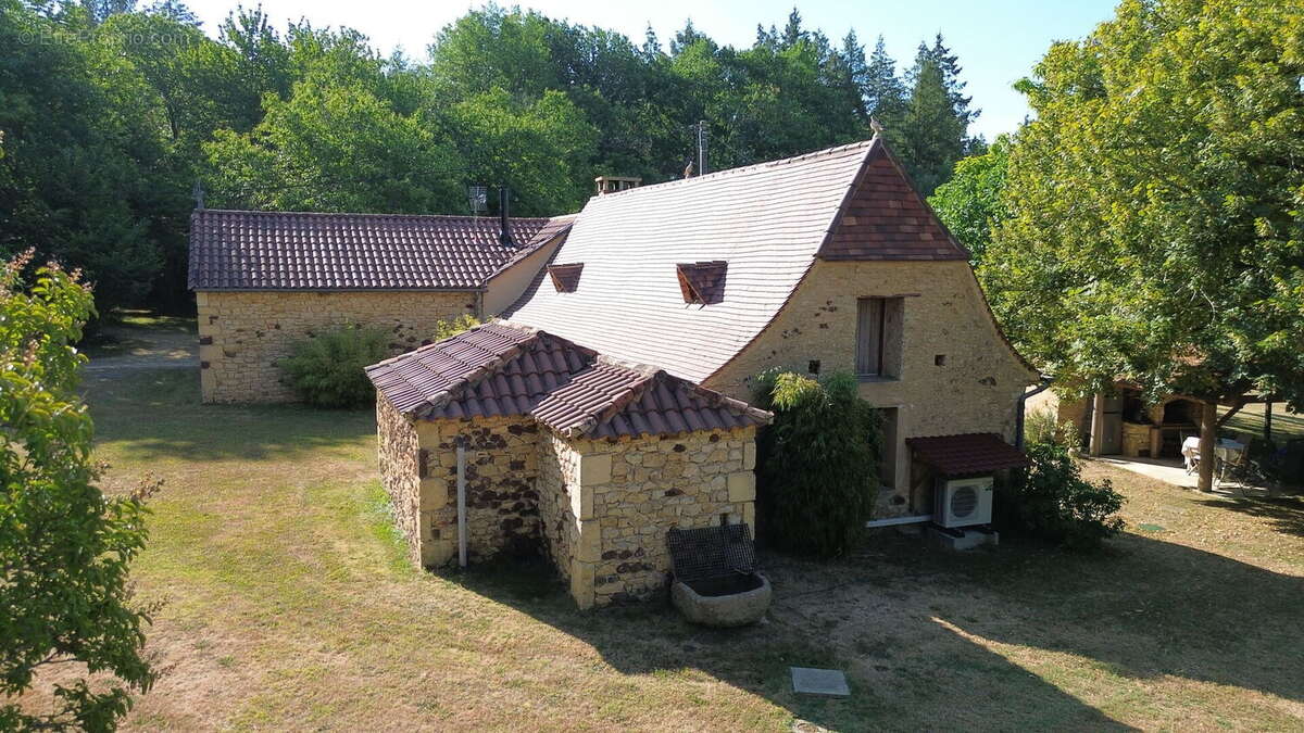 Ensemble périgordin rénové, ses deux roulottes et terrain de plus de 4 ha. - photo 15