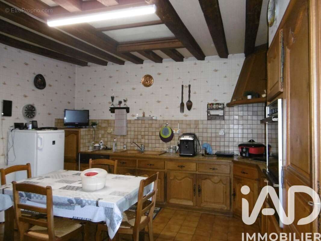 Maison 199 m² à Adriers  - photo 9
