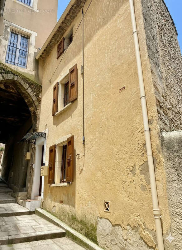 Maison à VALREAS