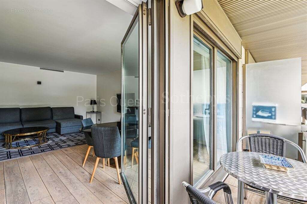 Appartement à PARIS-16E