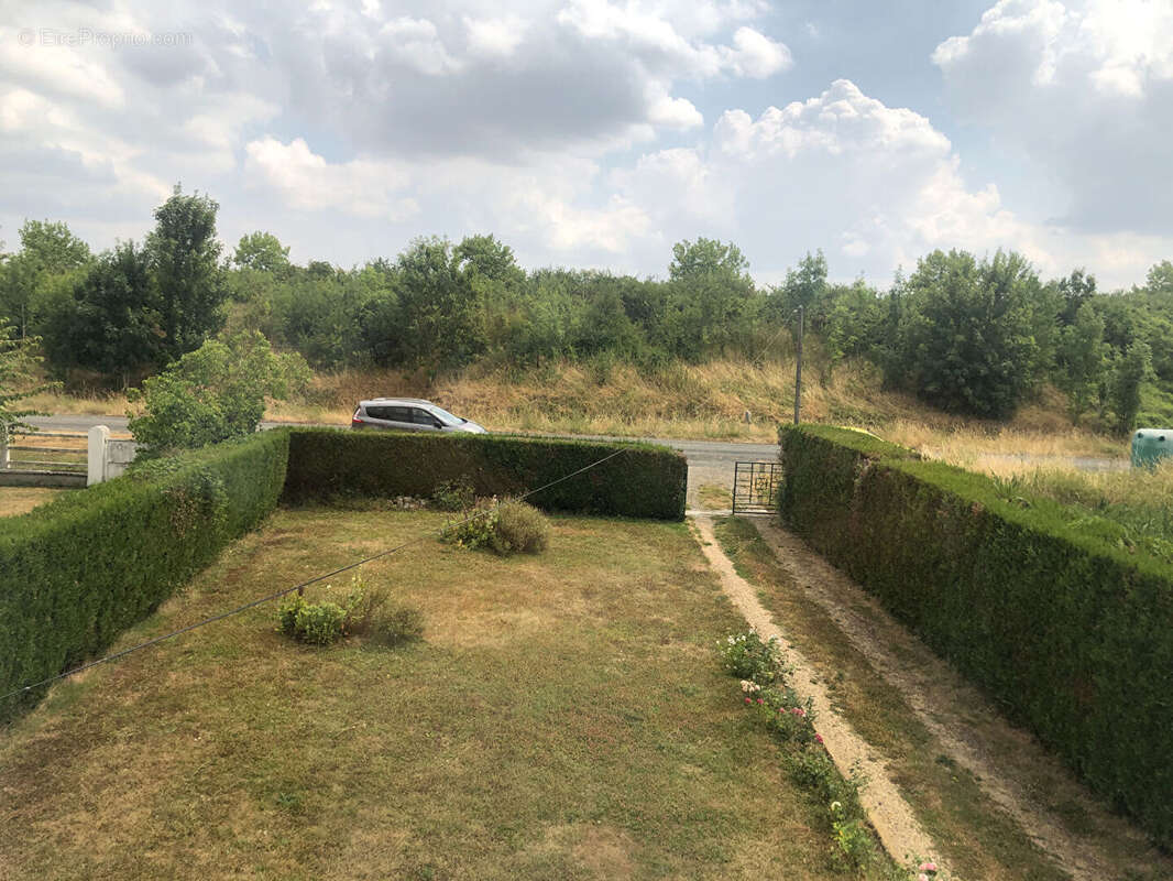 Maison en pierre avec fort potentiel - Terrain de 792 m² - photo 12