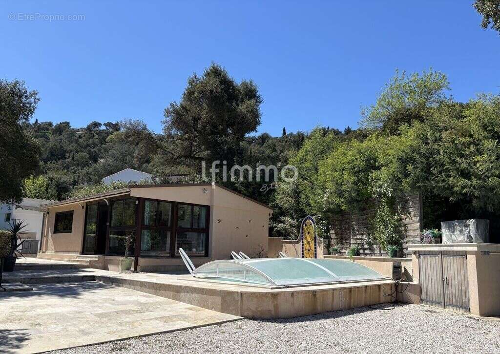 Maison à LE MUY