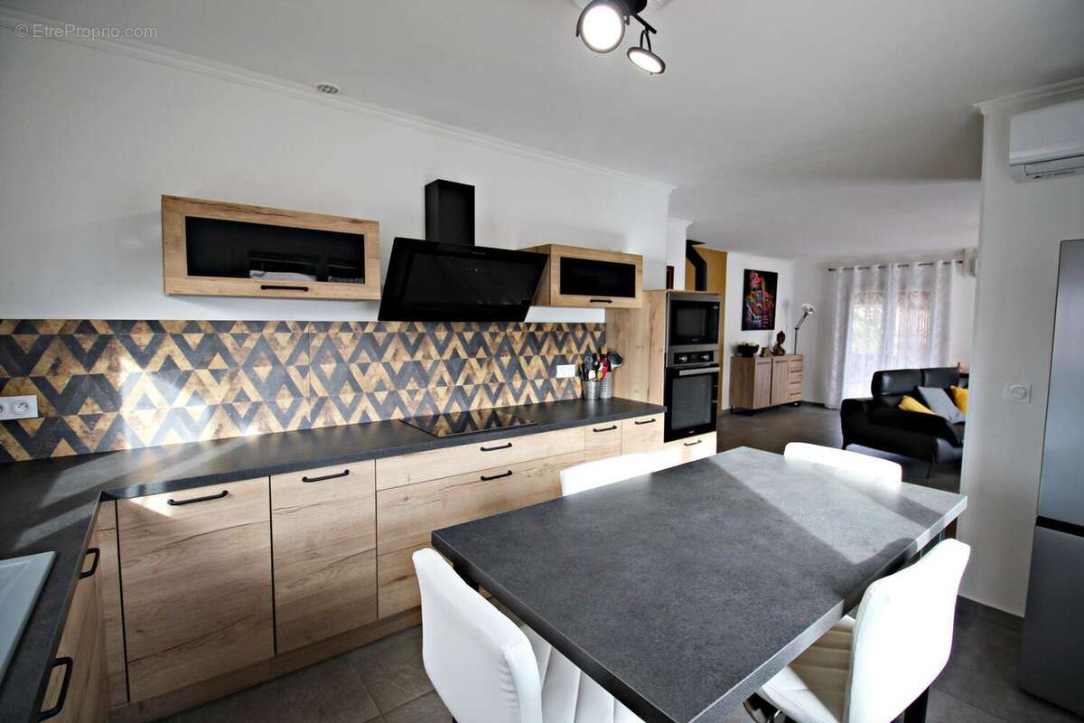 Photo 2 - Maison à SAINT-GENIS-DES-FONTAINES