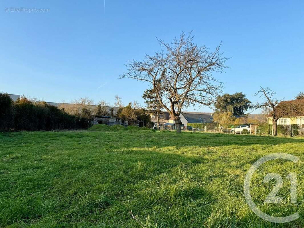 Terrain à CROTH