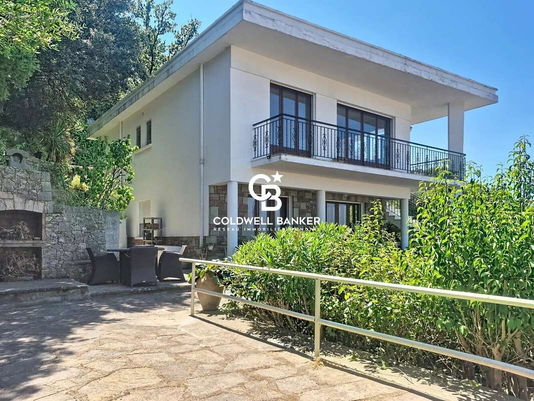 Saint-Raphaël – Maison d'architecte avec vue panoramique exceptionnelle - photo 3