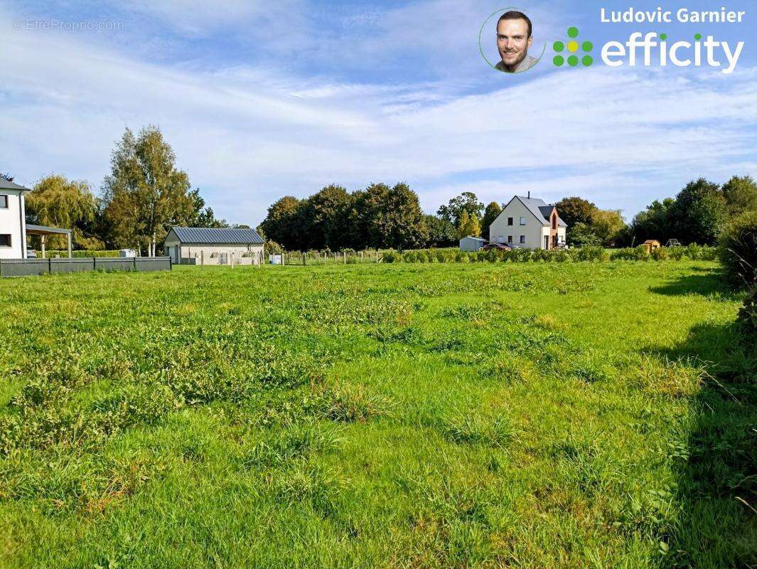 Terrain à SAINT-HILAIRE-DU-HARCOUET