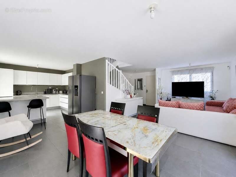 Maison à vendre 5 pièces MONTAGNY LES LANCHES (74) - photo 2