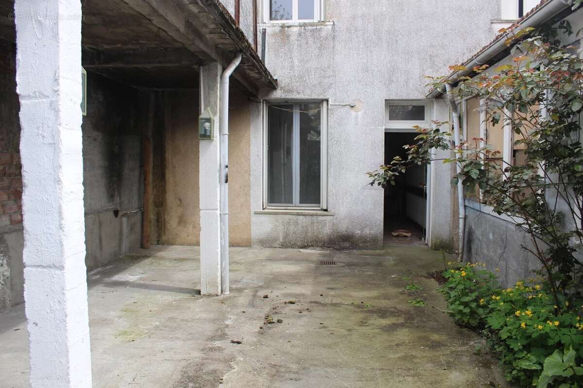 Maison à MONTREJEAU