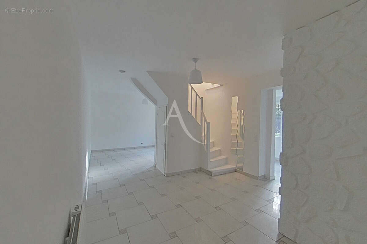 Maison à CHAMPS-SUR-MARNE