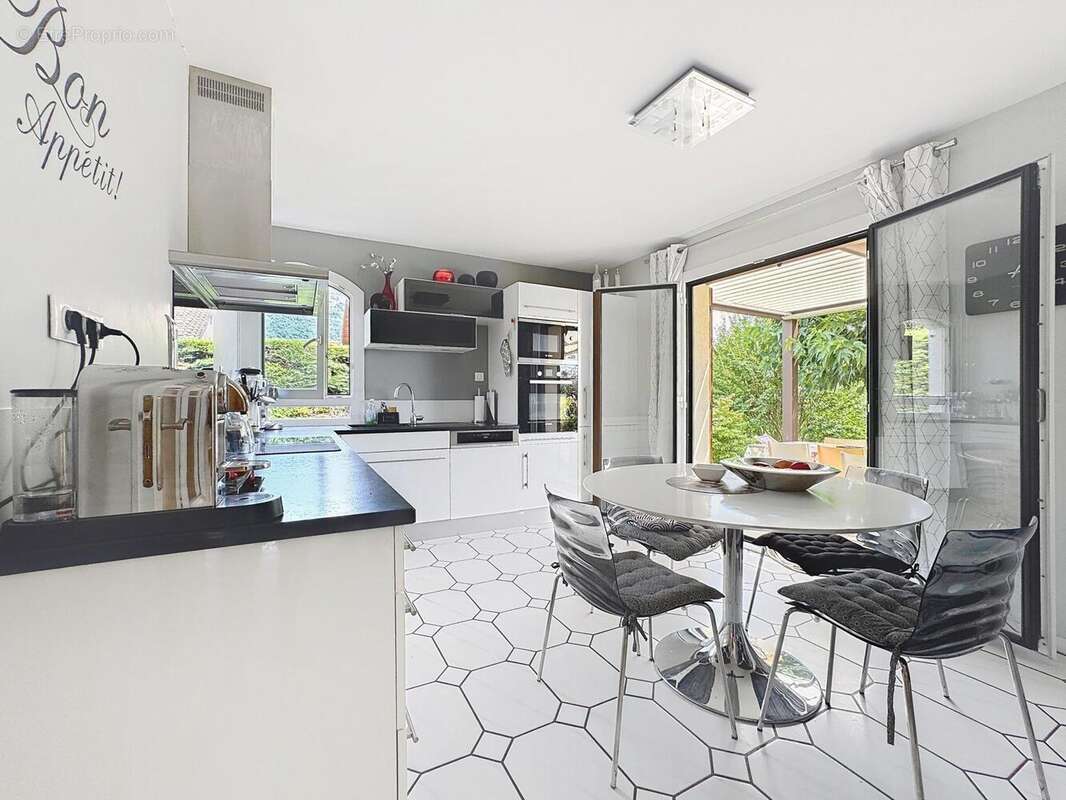 Photo 4 - Maison à LA BUISSE