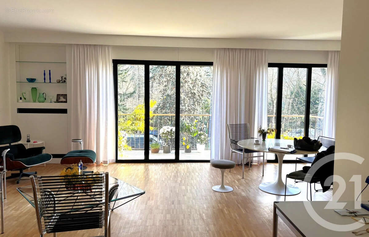 Appartement à NEUILLY-SUR-SEINE