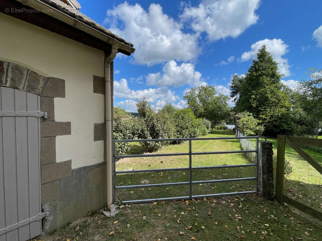Maison à SAINT-MARCEL-EN-MARCILLAT