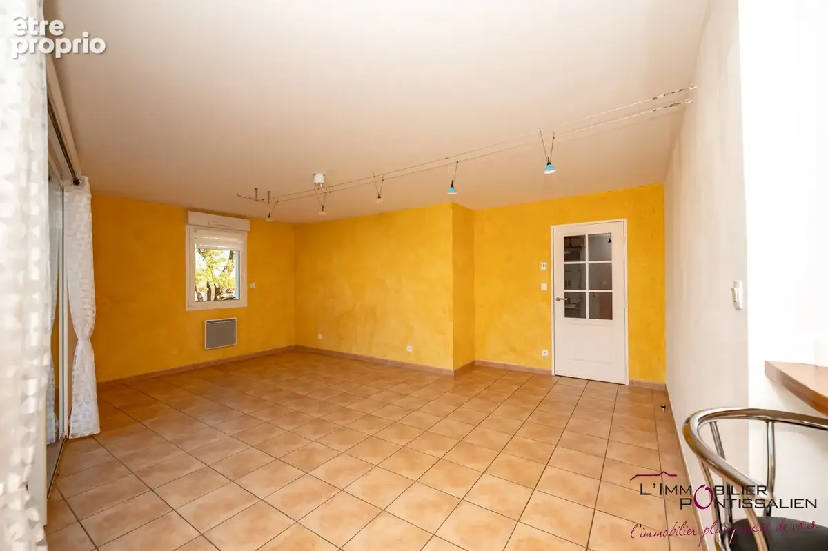 Pontarlier - les epinettes : appartement de type 3 avec ascenseur, terrasse, cave, box en sous-sol et parking - photo 11