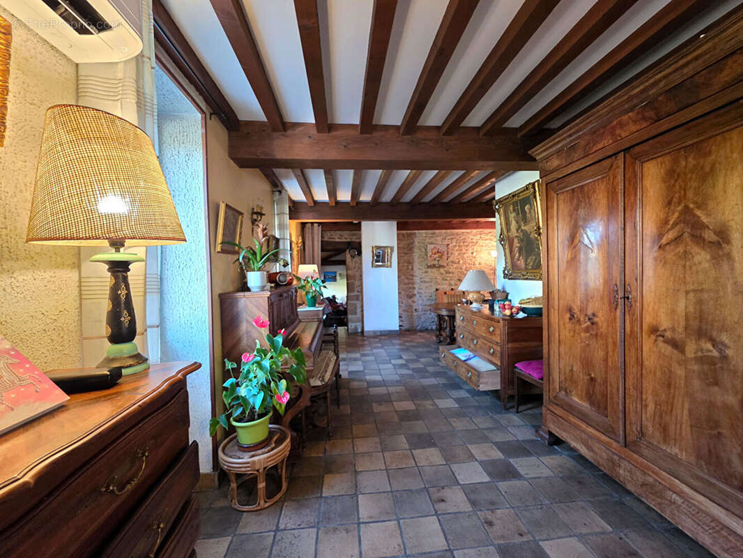 Maison à GENISSIEUX