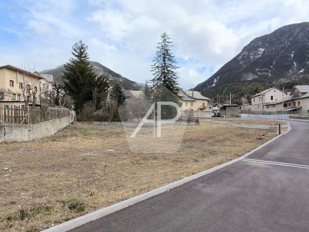 Terrain 657 m² à Briancon  - photo 2