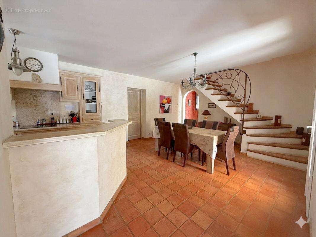 Maison à SAINT-MAXIMIN-LA-SAINTE-BAUME