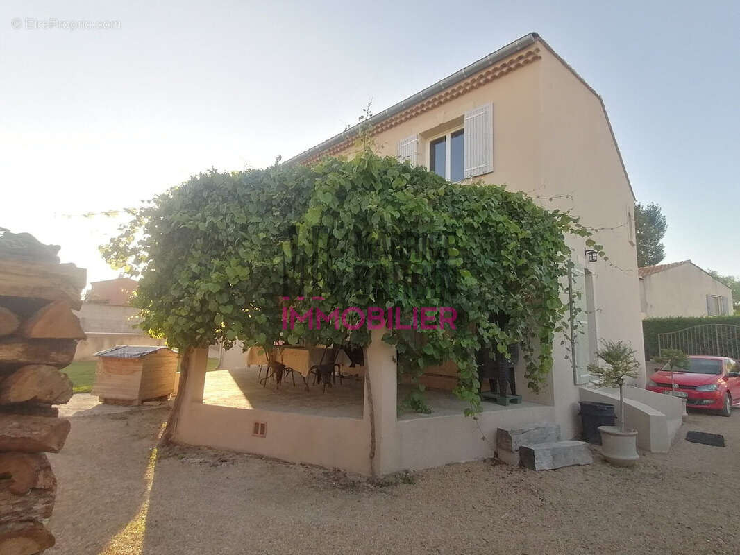 Maison à L'ISLE-SUR-LA-SORGUE