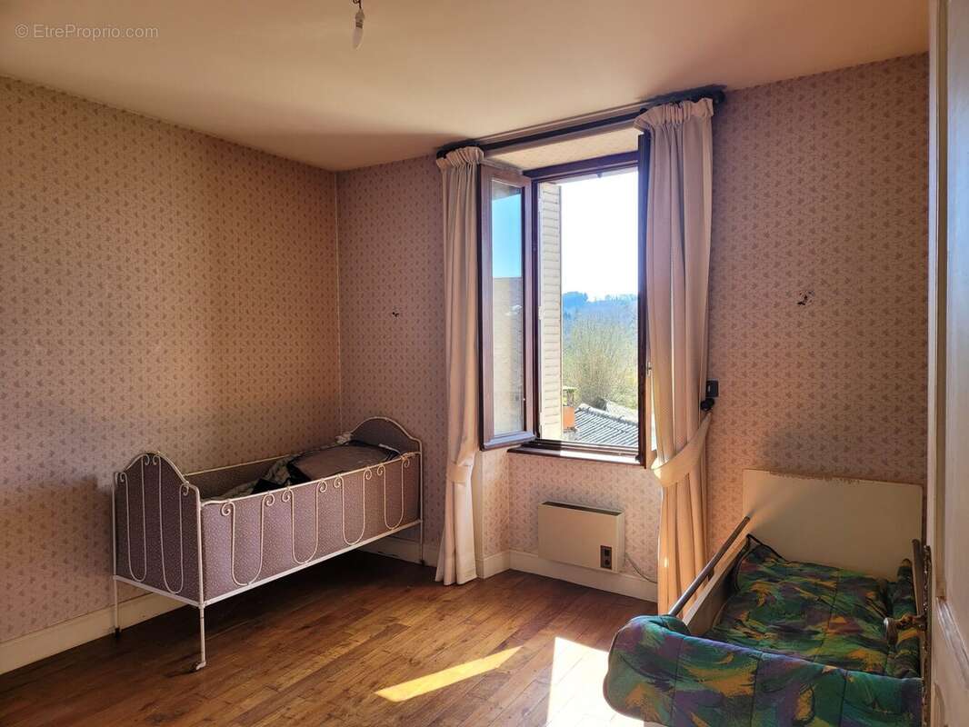 Maison à SAUVIAT-SUR-VIGE