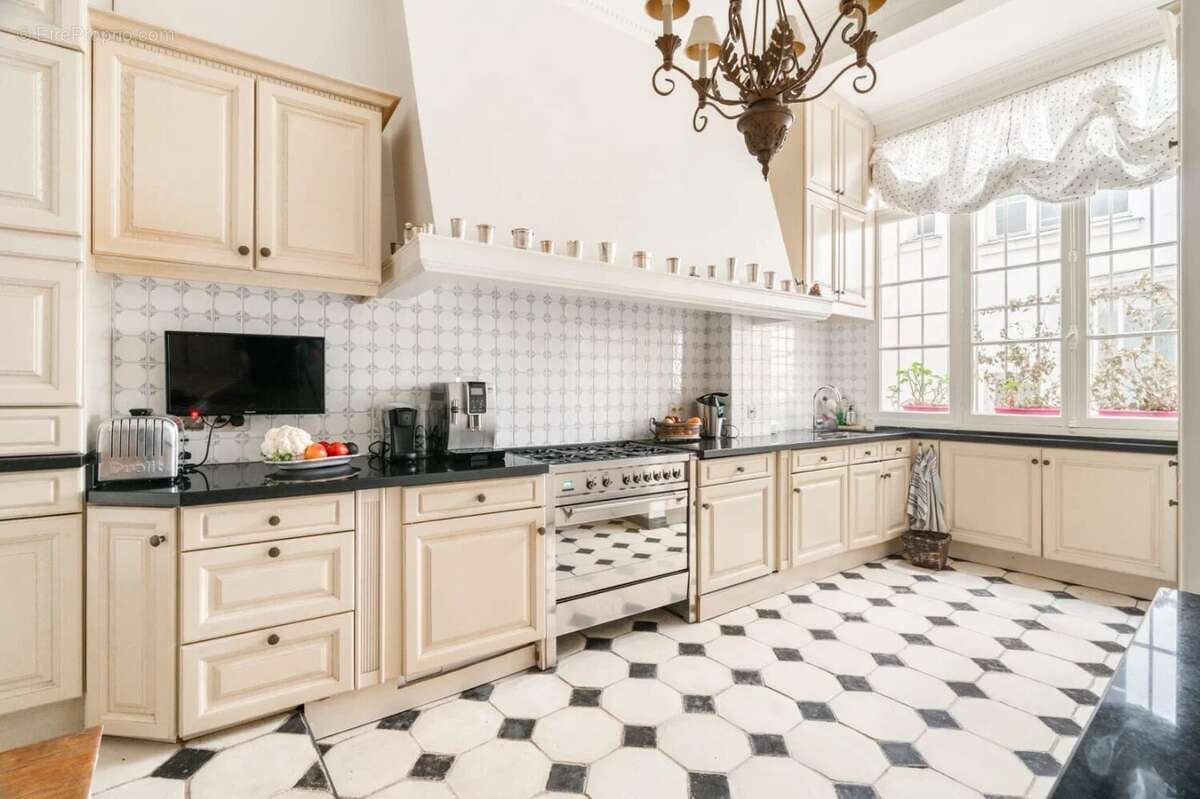 Appartement à PARIS-8E